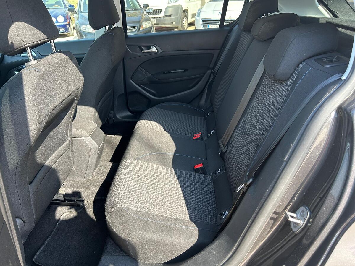 PEUGEOT 308 STYLE 1.2 E-THP AUTO SPANISH LHD IN SPAIN 64000 MILES SUPERB 2019
